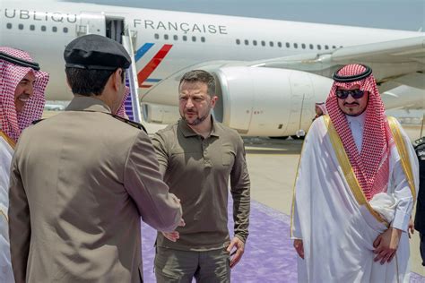 Ukraine’s president begins visit to Saudi Arabia